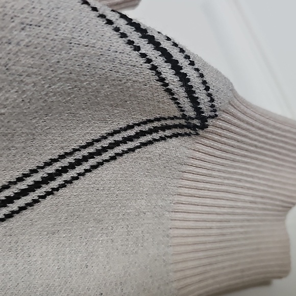 NWT T Tahari Geometric Crewneck Longsleeve Sweater Alpaca/Black Large - Picture 6 of 14